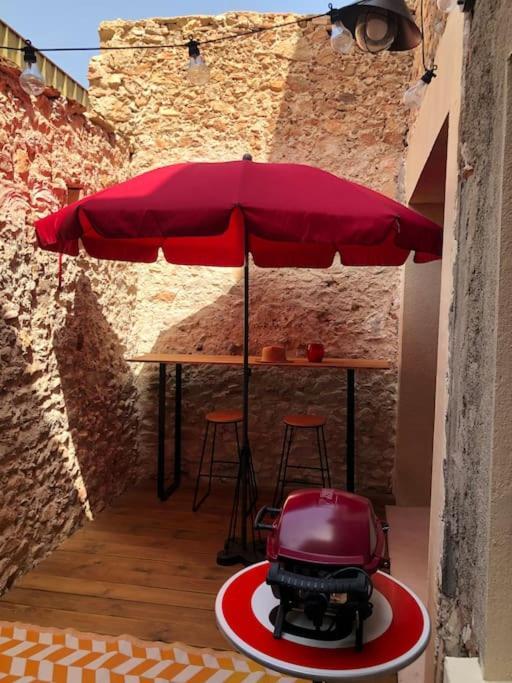 Chez Voltaire Maison Typique Et Son Patio Au Coeur De Тюир Екстериор снимка